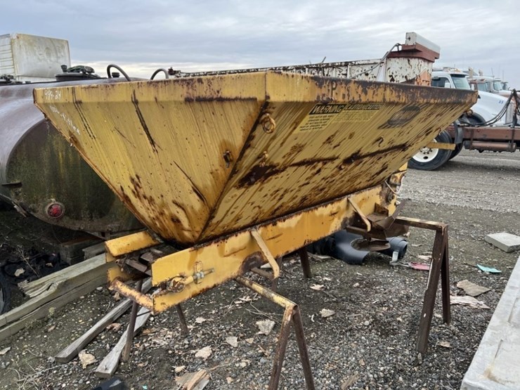 hi-way-p-6-salt-&-sand-spreader-image-4