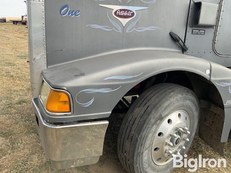 peterbilt-377-image-11
