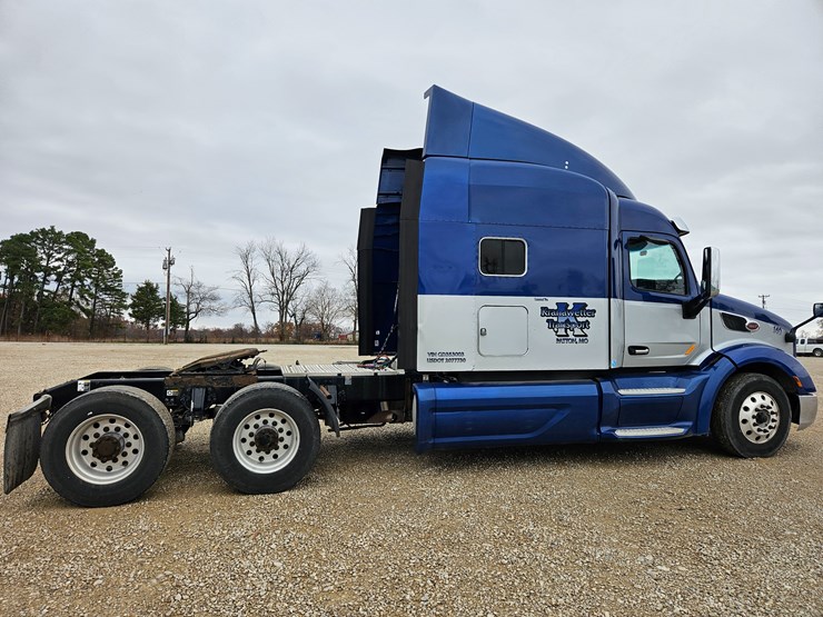 peterbilt-579-image-21