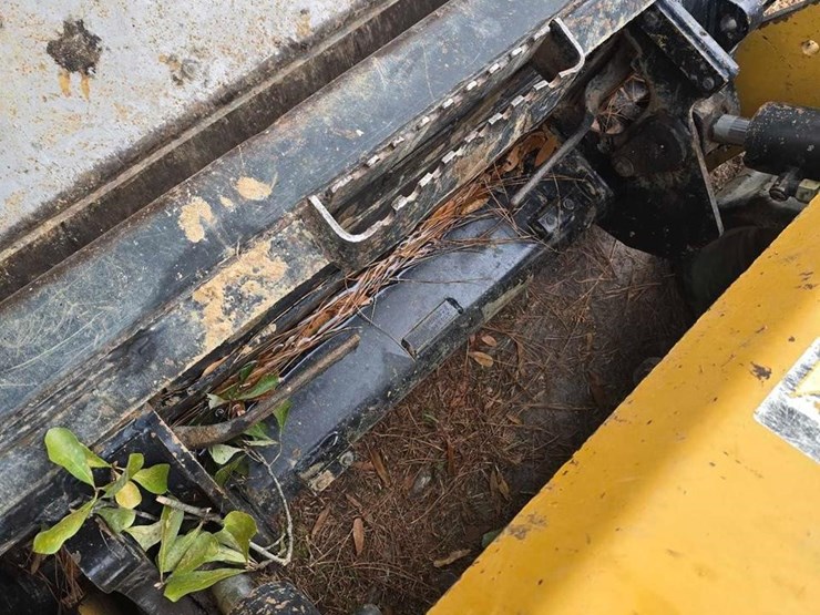 2015-caterpillar-259d-image-12