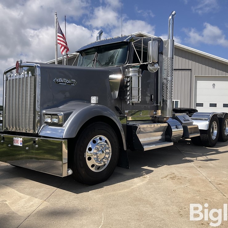 2017 KENWORTH W900L