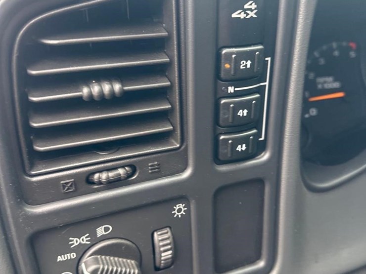 2006-gmc-sierra-3500-image-14