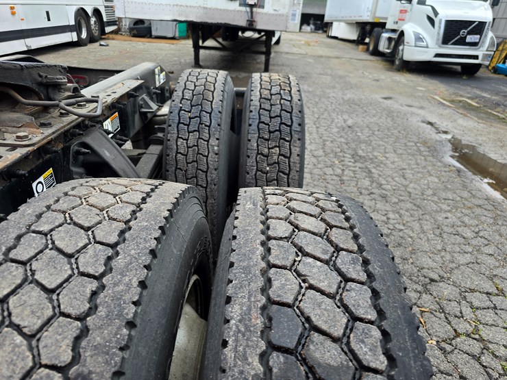 2017-peterbilt-579-image-99