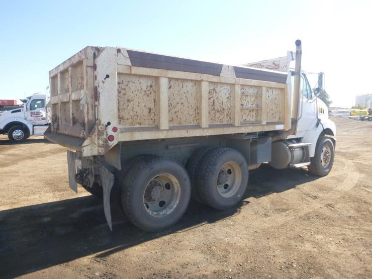 2009-sterling-lt9500-image-3