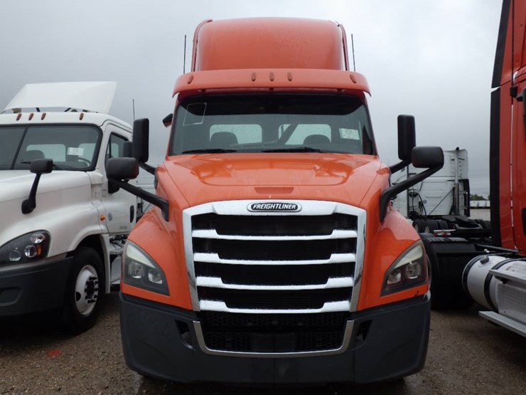 freightliner-cascadia-116-image-2