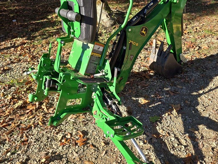 john-deere-260b-3pt-backhoe,-seat,-hyd.-driven,-with-12''-bucket,-low-use,-out-riggers-image-6
