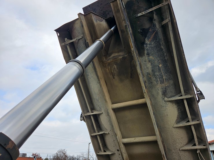 freightliner-columbia-112-image-50