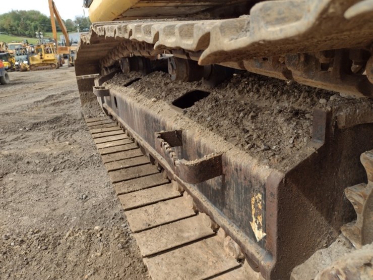 deere-225d-lc-image-35