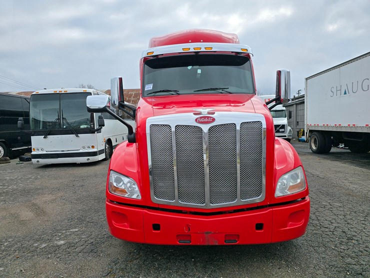 2017-peterbilt-579-image-43