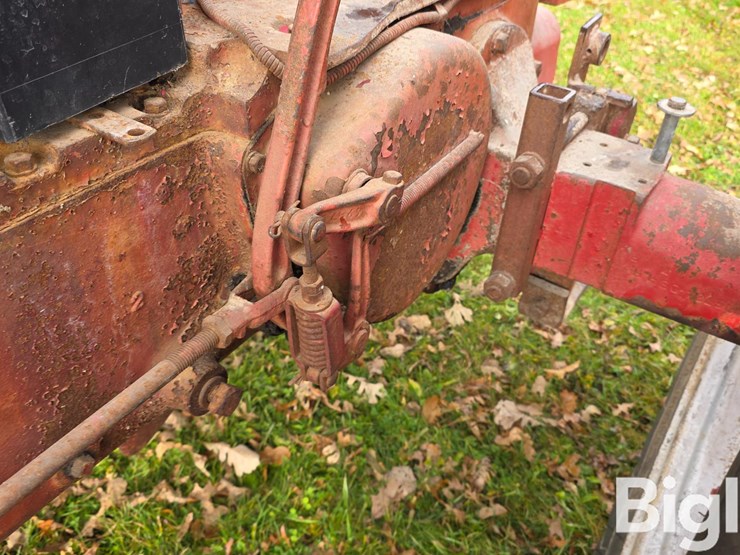 1951-farmall-m-2wd-tractor-image-17