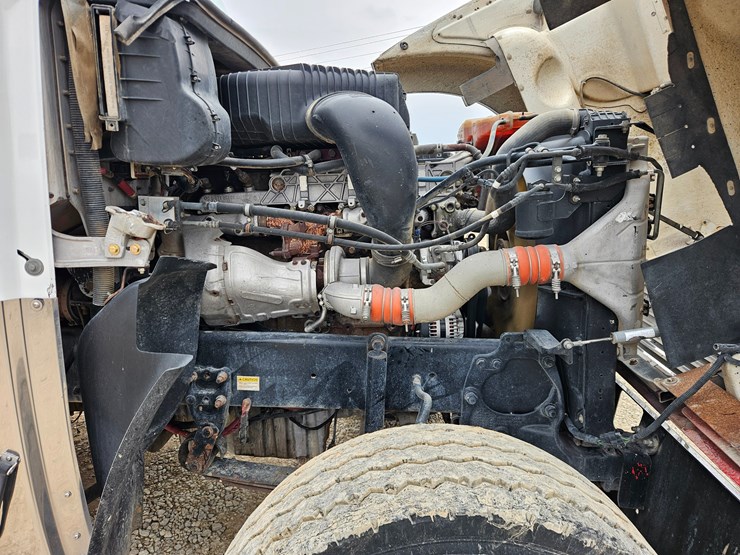 freightliner-122sd-image-65