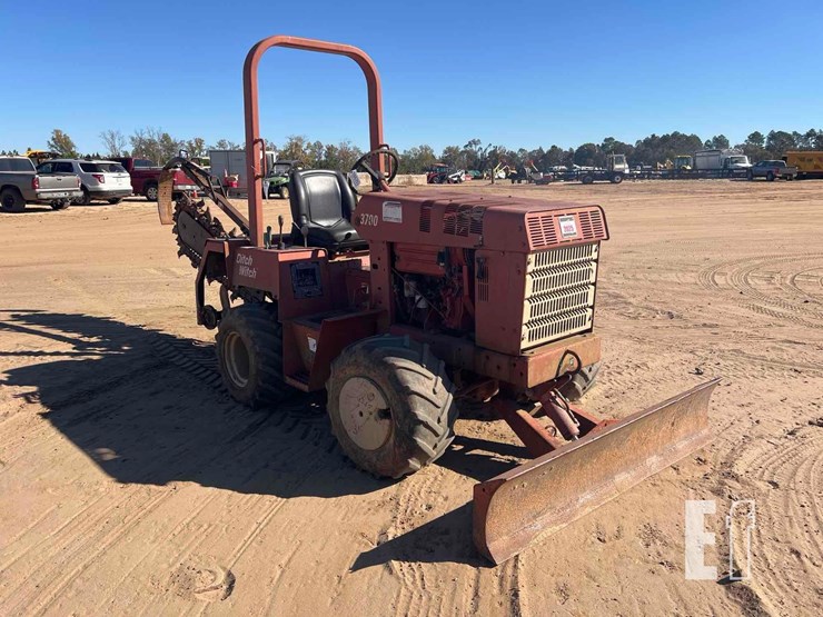 2004-ditch-witch-3700-image-6