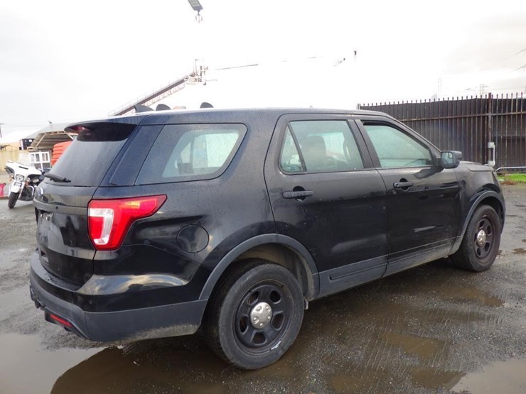 2017-ford-explorer-image-3