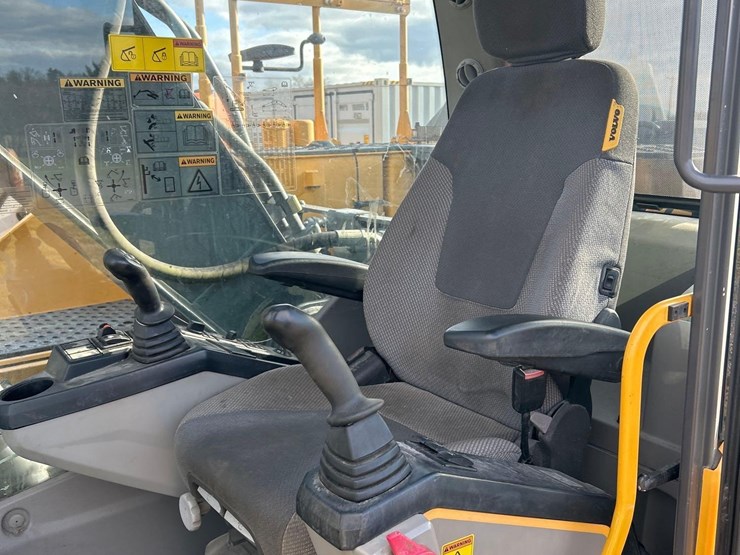 volvo-ec220el-image-21