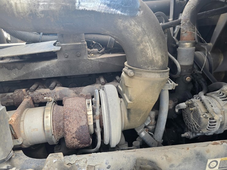 2003-peterbilt-320-image-73