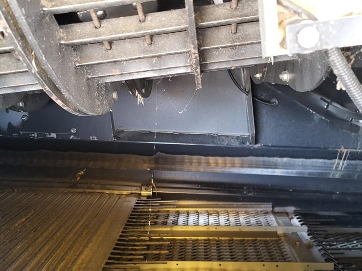 new-holland-cr9040-image-52