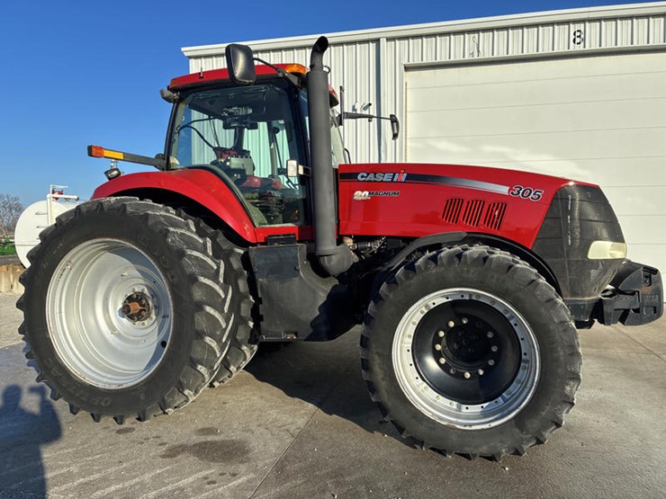 case-ih-magnum-305-image-3