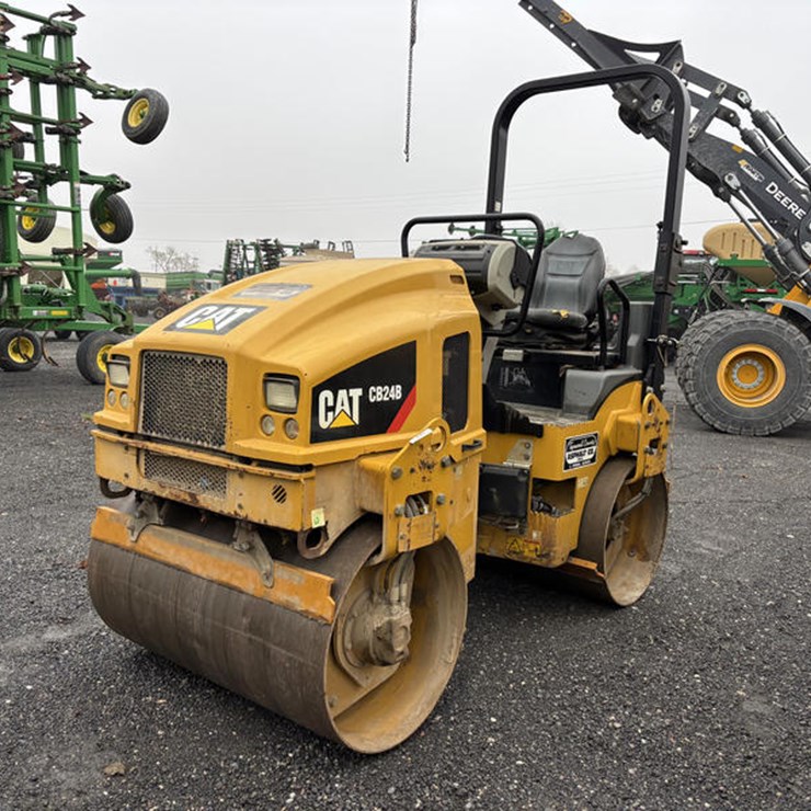 2017 CATERPILLAR CB24B