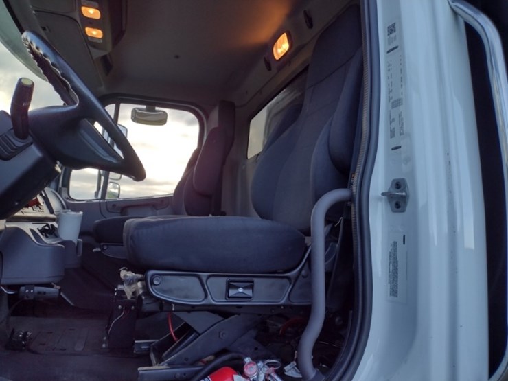 freightliner-m2-106-image-13