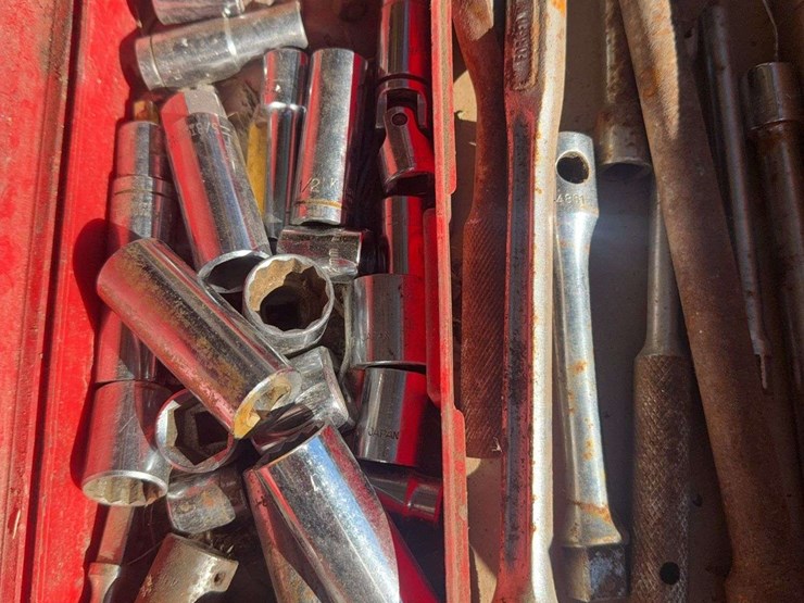 3/8"-ratchets,-extension,-and-sockets-image-2