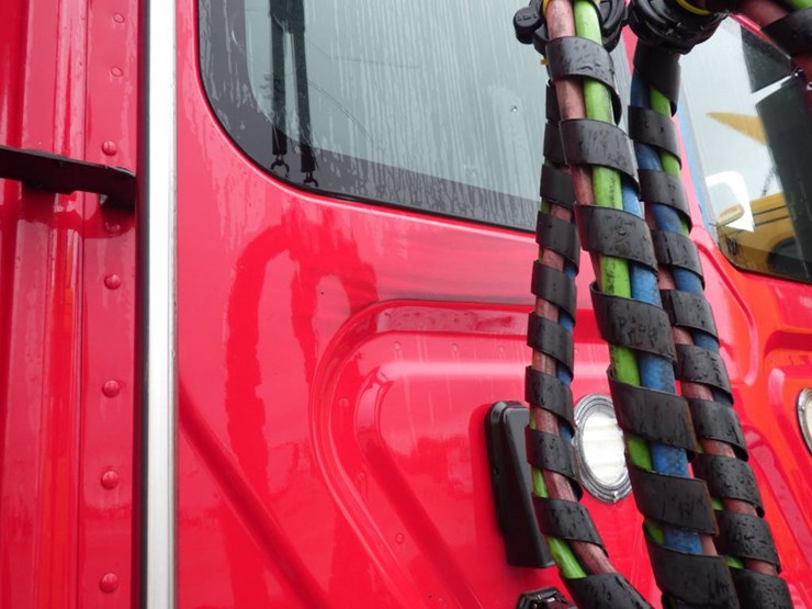 freightliner-cascadia-126-image-18