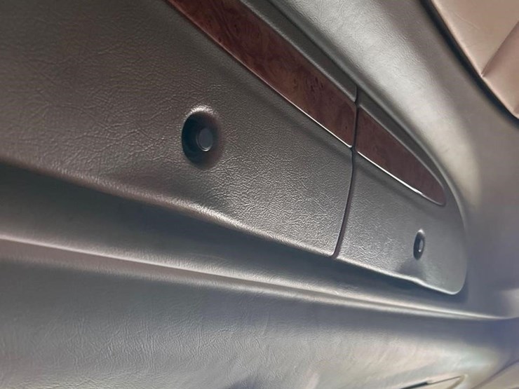 peterbilt-384-image-34