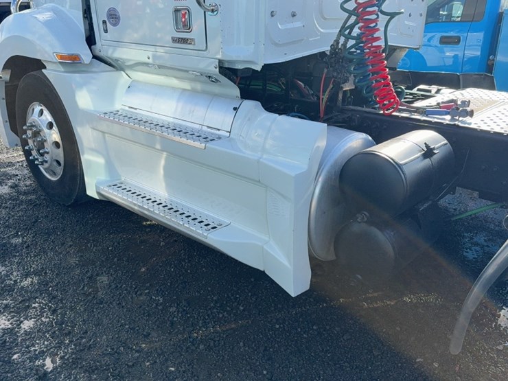 2018-western-star-5700xe-image-12