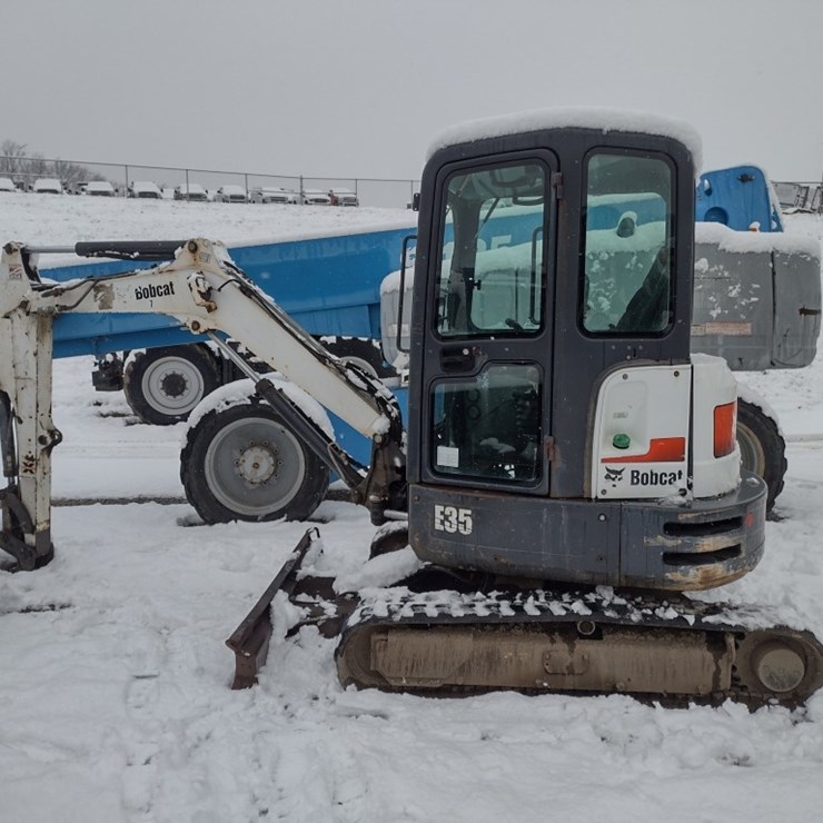 BOBCAT E35
