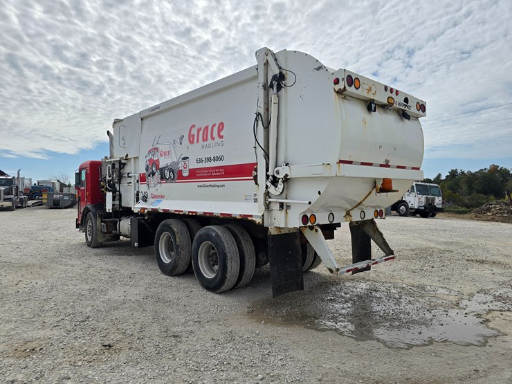 2003-peterbilt-320-image-17