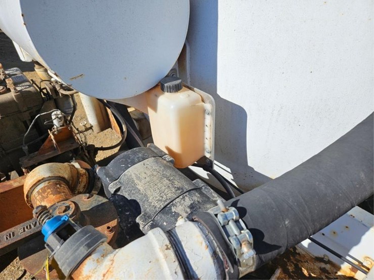 #3272-•-1983-presvac-systems-sewer-vac-image-20