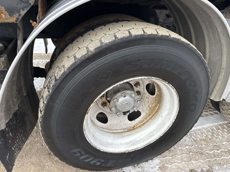 2007-international-7600-image-15