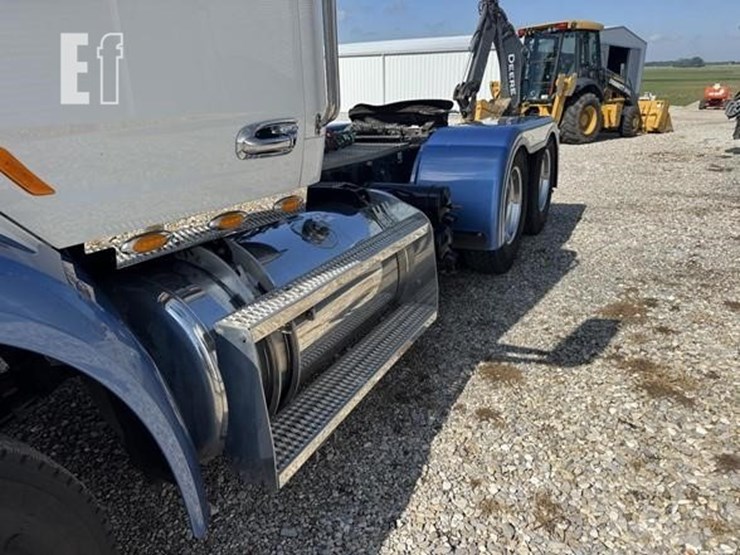 2019-peterbilt-579-image-22