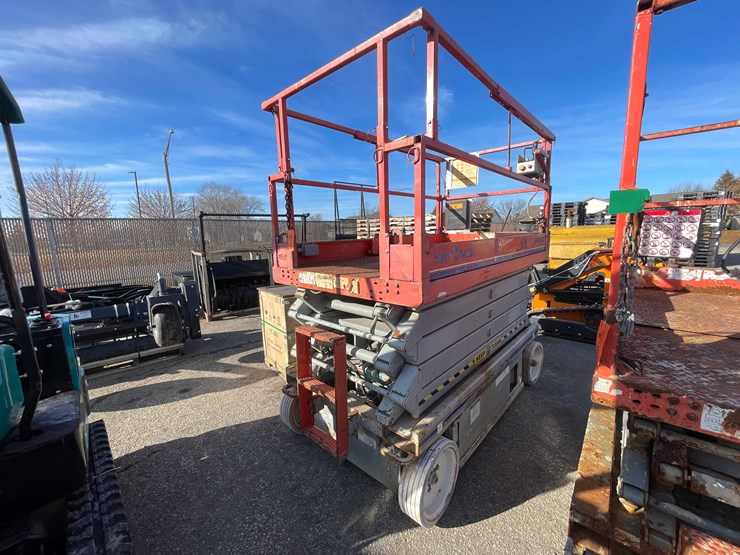 #6230-•-skyjack-4632-scissor-lift-(o9)-image-3