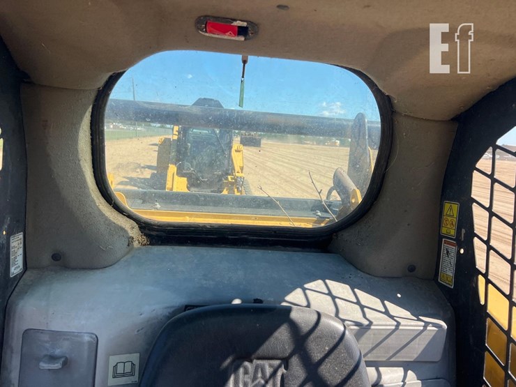 2016-caterpillar-259d-image-31