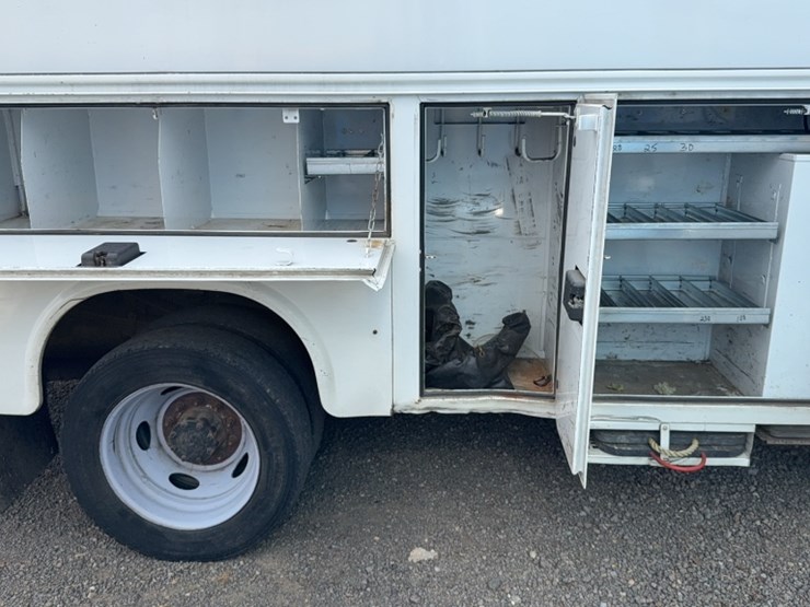 2016-ford-f550-image-8