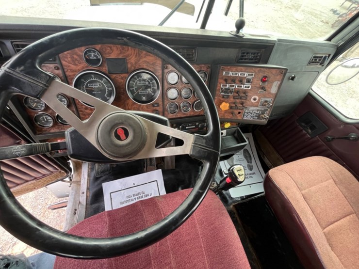 2001-kenworth-t800-image-19