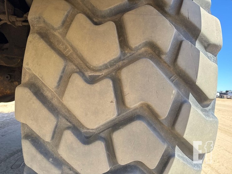 2007-caterpillar-725-image-8