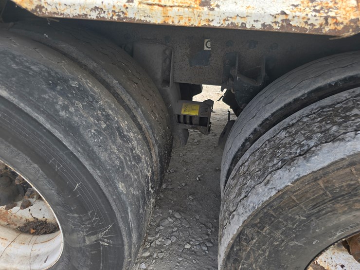 2003-peterbilt-320-image-88