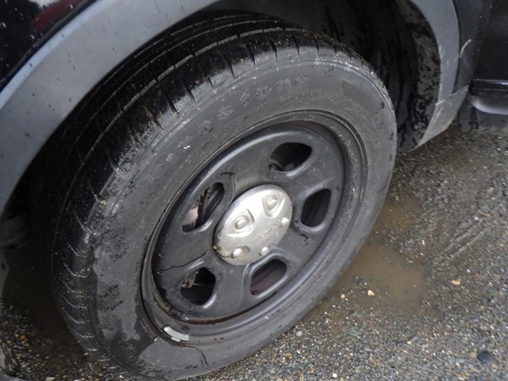 2015-ford-explorer-image-13