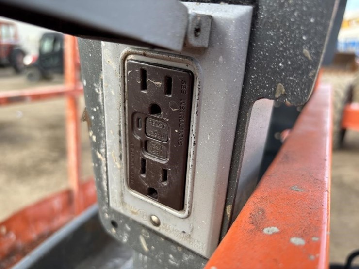 2013-jlg-400s-image-13