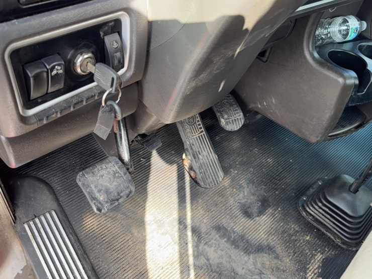 2014-kenworth-t800-image-17