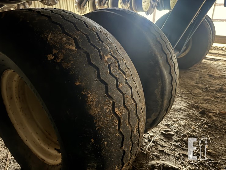 2009-kinze-3700sds-image-23