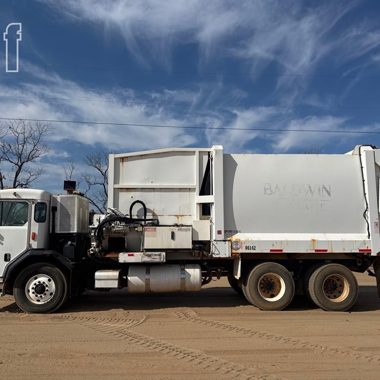2019 PETERBILT GARBAGE TRUCK