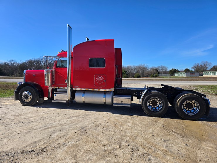 2005-peterbilt-379-image-13