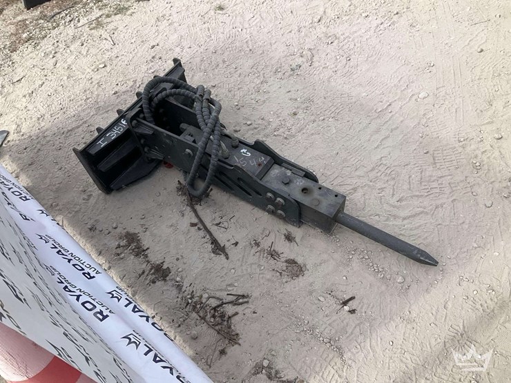 agt680-hammer-/-concrete-breaker-skid-steer-image-3