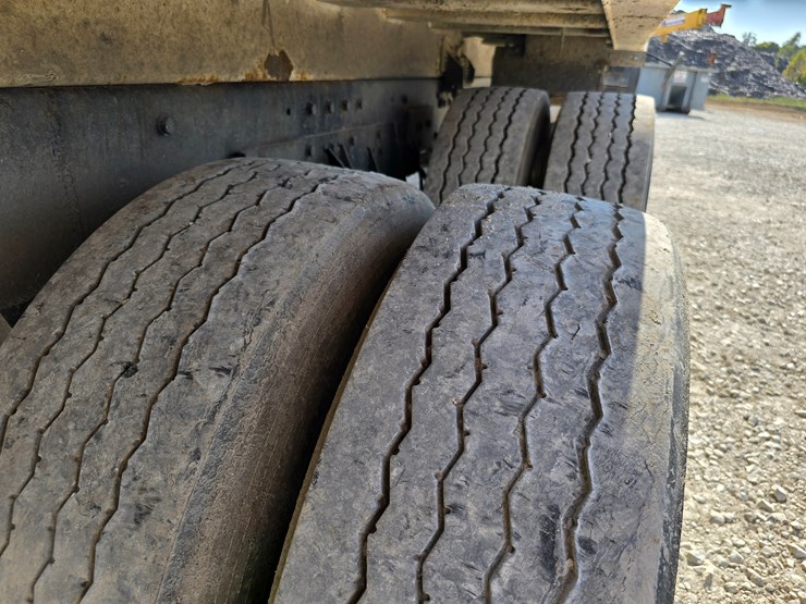 2003-peterbilt-320-image-95