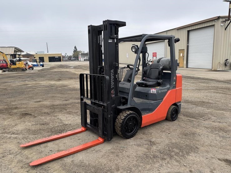 2011-toyota-8fgcu30-image-1