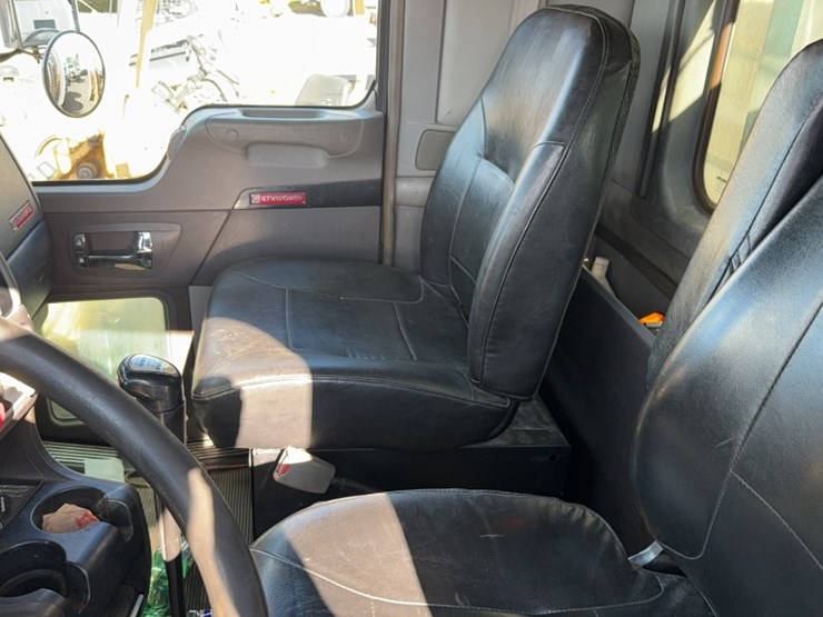 2013-kenworth-t800-image-16