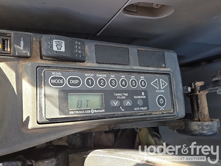 2021-case-cx210-lc-image-191