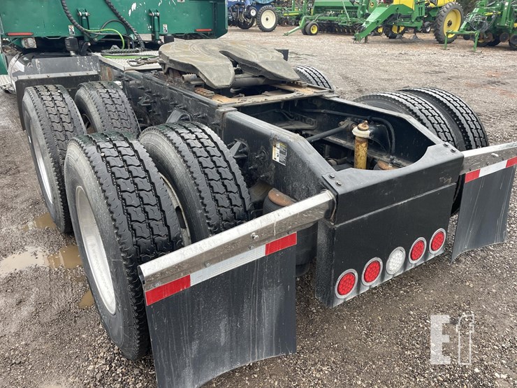 2009-peterbilt-386-image-29